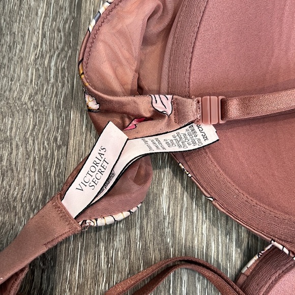 Victoria's Secret Pink Satin Bra 32C - Picture 4 of 4